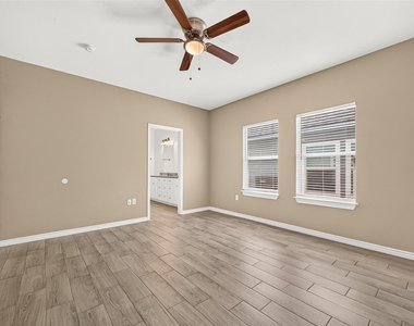310 W Watson Street - Photo Thumbnail 16