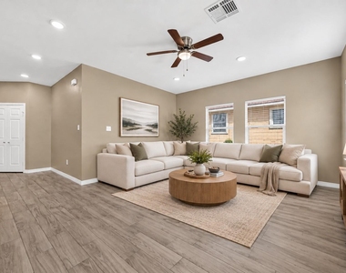 310 W Watson Street - Photo Thumbnail 6