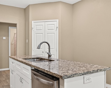 310 W Watson Street - Photo Thumbnail 13