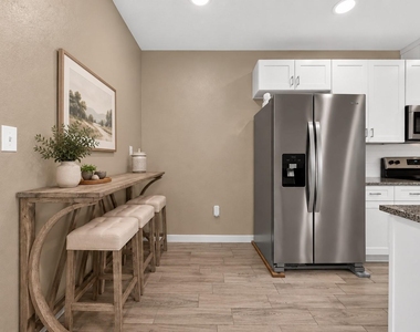310 W Watson Street - Photo Thumbnail 10