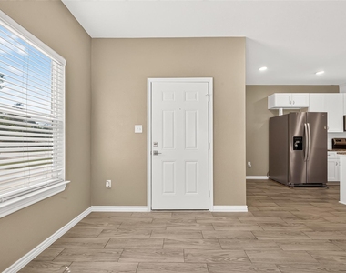 310 W Watson Street - Photo Thumbnail 5