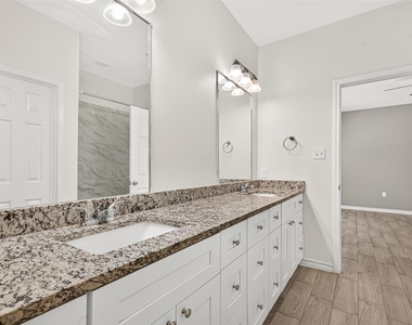 310 W Watson Street - Photo Thumbnail 21