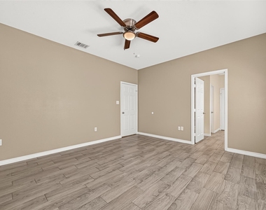 310 W Watson Street - Photo Thumbnail 17