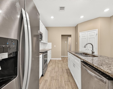 310 W Watson Street - Photo Thumbnail 11