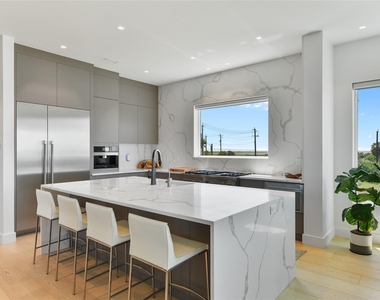 3515 Hudson Court - Photo Thumbnail 10