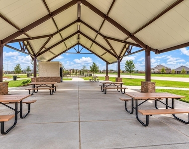 7818 Rustic Lariat Dr - Photo Thumbnail 38