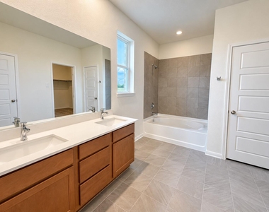 7818 Rustic Lariat Dr - Photo Thumbnail 21