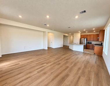 7818 Rustic Lariat Dr - Photo Thumbnail 17