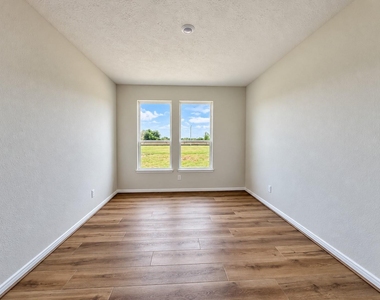 7818 Rustic Lariat Dr - Photo Thumbnail 5