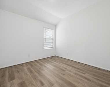 18402 Summit Ranch Drive - Photo Thumbnail 15
