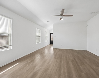 18402 Summit Ranch Drive - Photo Thumbnail 4