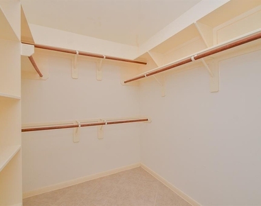 6726 Oakman - Photo Thumbnail 21