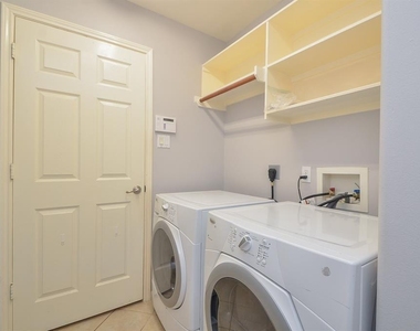 6726 Oakman - Photo Thumbnail 28
