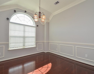 6726 Oakman - Photo Thumbnail 4