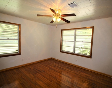 2428 Corbett Street - Photo Thumbnail 5