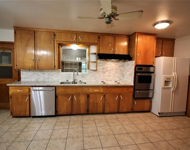 2428 Corbett Street - Photo Thumbnail 3