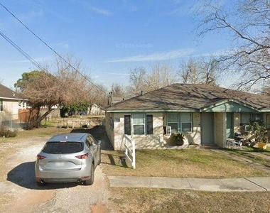 2027 Wellington Street - Photo Thumbnail 3