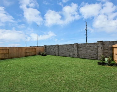 9231 Willowbank Gap Lane - Photo Thumbnail 7