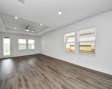 9231 Willowbank Gap Lane - Photo Thumbnail 35