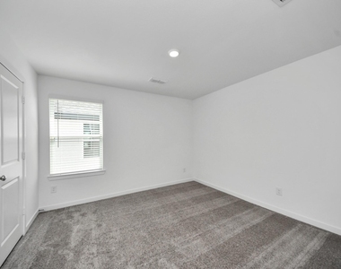 9231 Willowbank Gap Lane - Photo Thumbnail 18