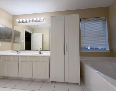 16438 Redbud Berry Lane - Photo Thumbnail 17