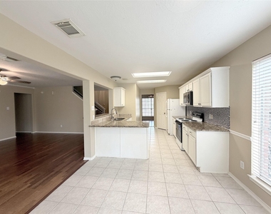 16438 Redbud Berry Lane - Photo Thumbnail 11