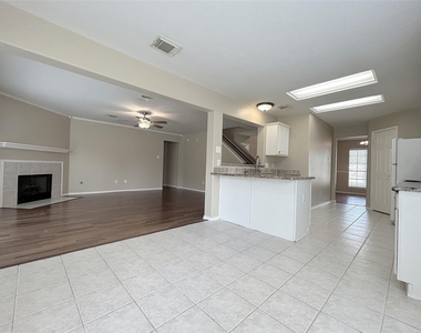 16438 Redbud Berry Lane - Photo Thumbnail 12