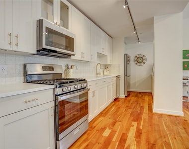 915 Franklin Street - Photo Thumbnail 5
