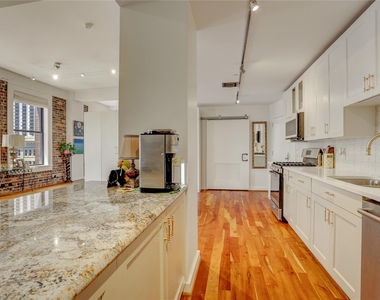 915 Franklin Street - Photo Thumbnail 7