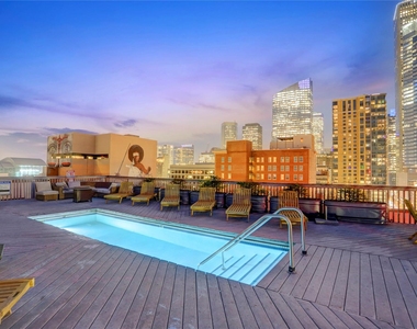 915 Franklin Street - Photo Thumbnail 11