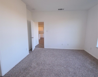 11135 Beverley Park Street - Photo Thumbnail 13
