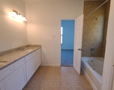 11135 Beverley Park Street - Photo Thumbnail 14