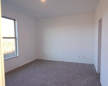 11135 Beverley Park Street - Photo Thumbnail 12