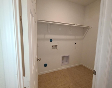 11135 Beverley Park Street - Photo Thumbnail 23