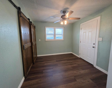 911 43rd Street - Photo Thumbnail 11