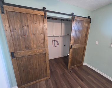 911 43rd Street - Photo Thumbnail 12