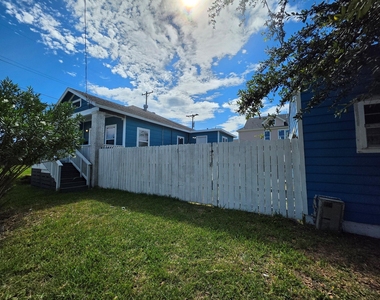 911 43rd Street - Photo Thumbnail 2