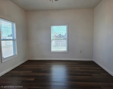 911 43rd Street - Photo Thumbnail 9