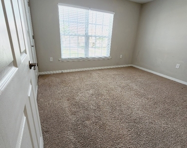 3882 Tilbor Circle - Photo Thumbnail 13