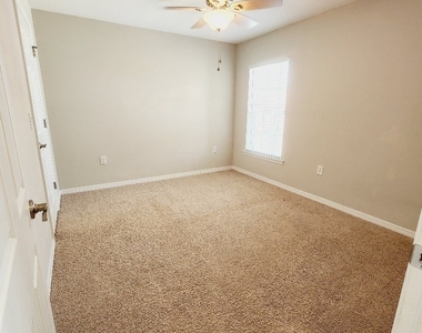 3882 Tilbor Circle - Photo Thumbnail 10
