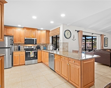 5328 Sw 11th Avenue - Photo Thumbnail 8
