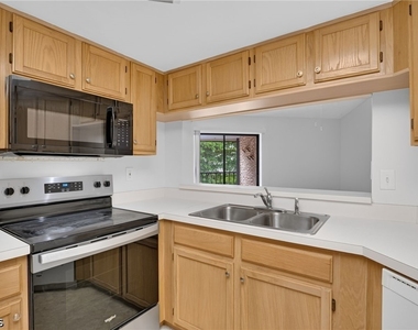 9648 Windsor Gardens Lane - Photo Thumbnail 7