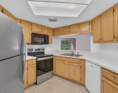 9648 Windsor Gardens Lane - Photo Thumbnail 6