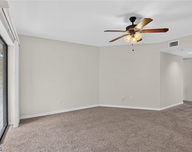 9648 Windsor Gardens Lane - Photo Thumbnail 11