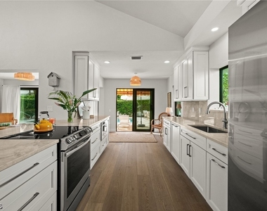 809 Sand Pointe Drive - Photo Thumbnail 25