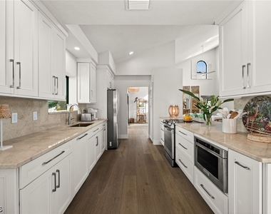 809 Sand Pointe Drive - Photo Thumbnail 26