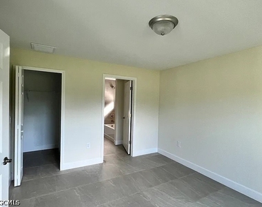 2019 Nw 17th Street - Photo Thumbnail 8