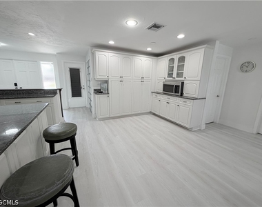 2025 Se 44th Street - Photo Thumbnail 23