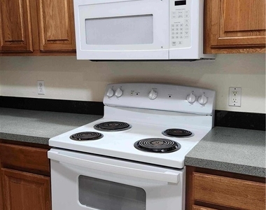 2147 Fairway Drive - Photo Thumbnail 7