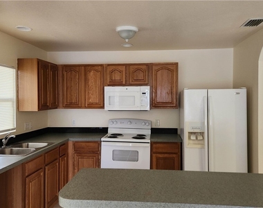 2147 Fairway Drive - Photo Thumbnail 6
